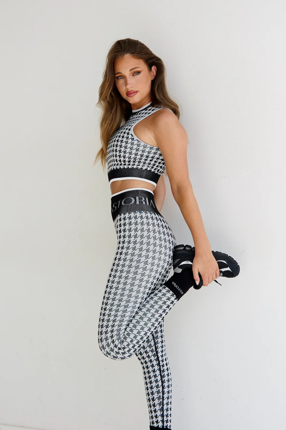 Astoria Seamless Knit Legging - Black/Grey Houndstooth - Image 3