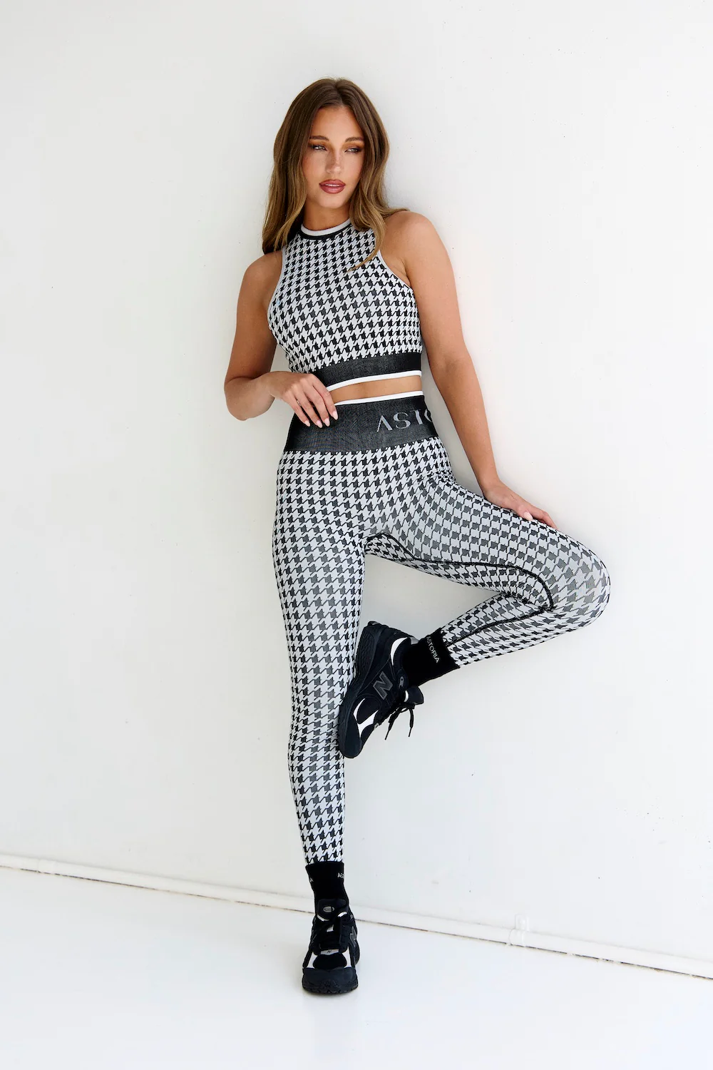 Astoria Seamless Knit Legging - Black/Grey Houndstooth - Image 4