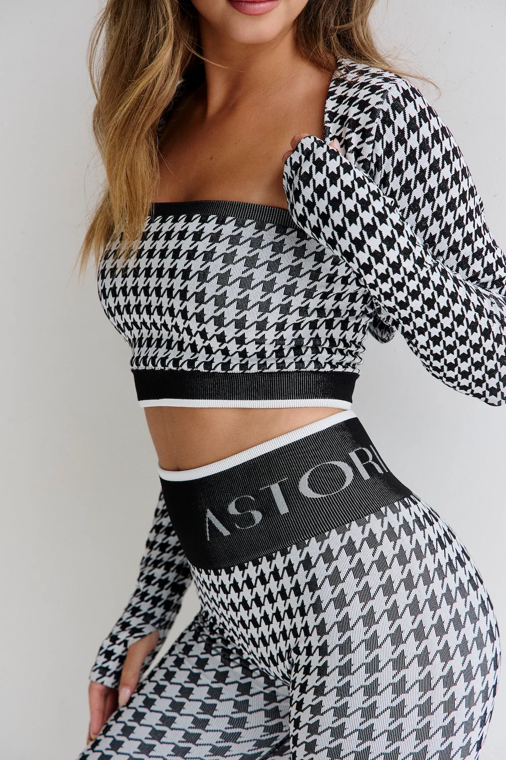 Astoria Seamless Knit Shrug - Black/Grey Houndstooth - Image 4