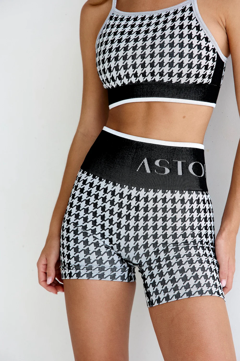 Astoria Seamless Knit Sports Bra - Black/Grey Houndstooth - Image 4