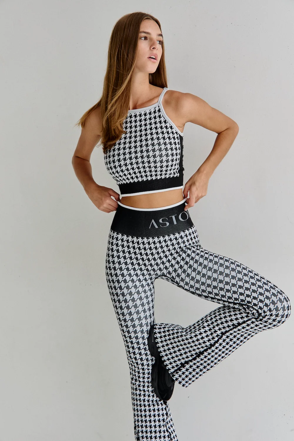 Astoria Seamless Knit Sports Crop - Black/Grey Houndstooth - Image 3
