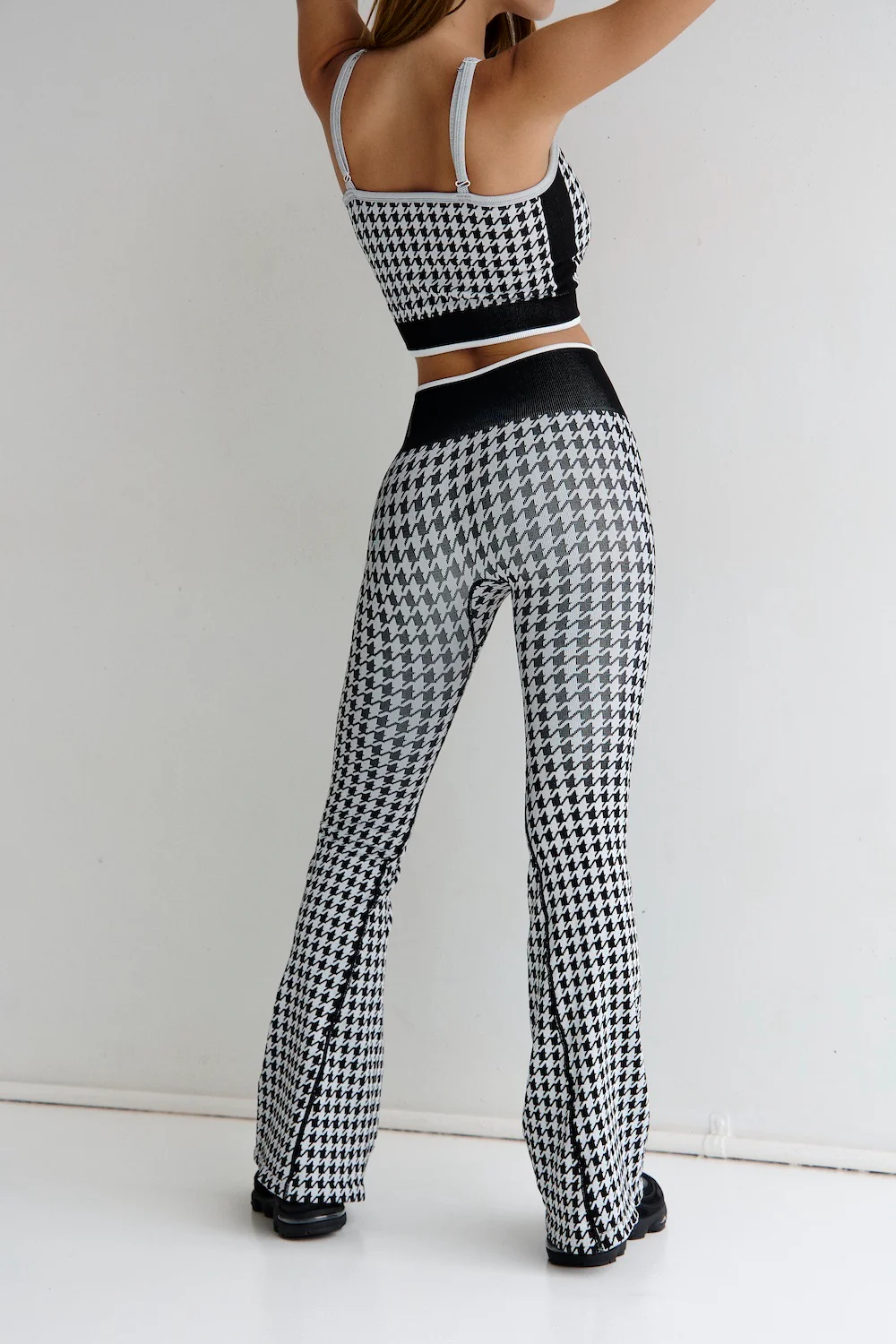 Astoria Seamless Knit Sports Crop - Black/Grey Houndstooth - Image 5