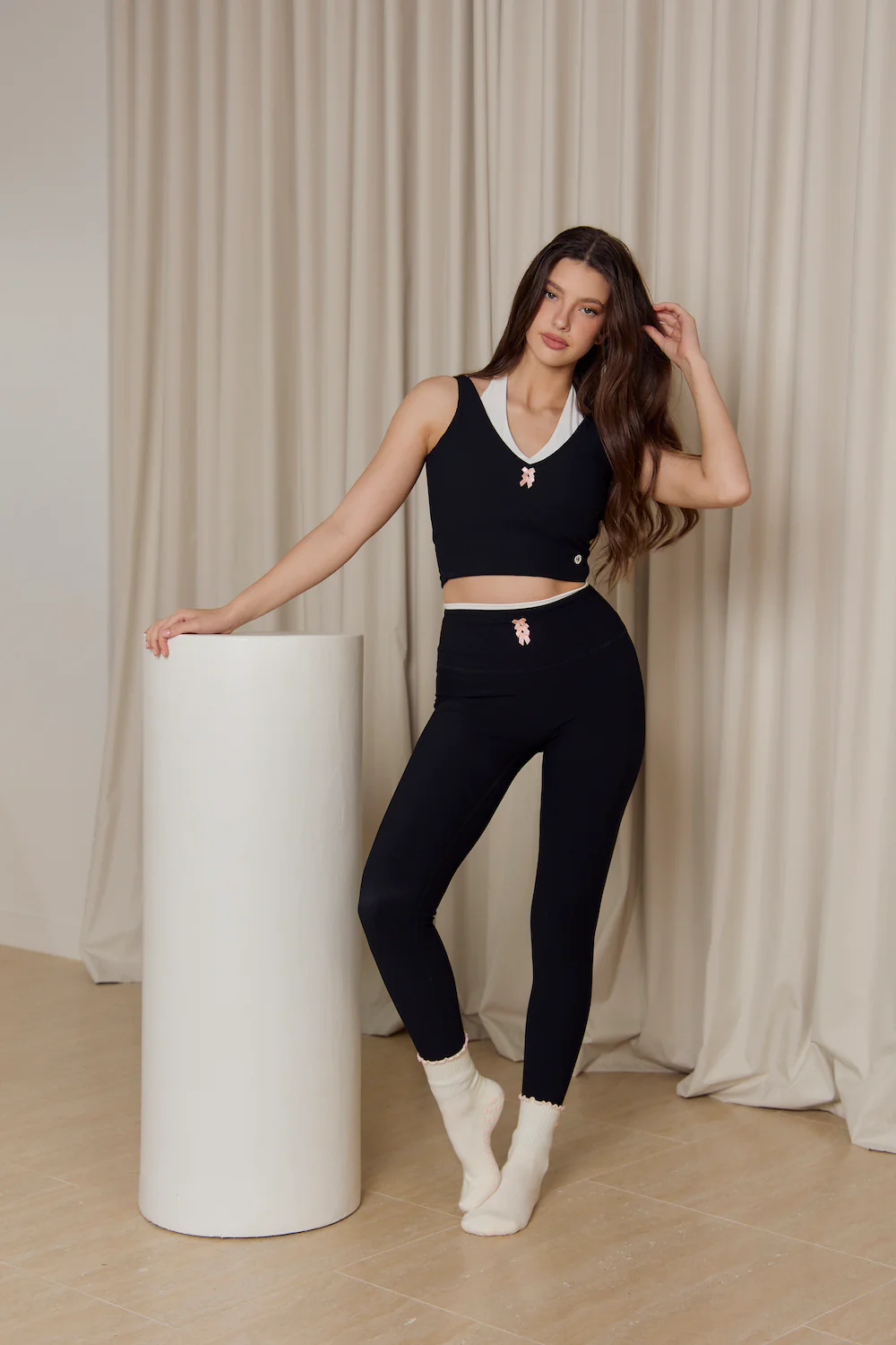 Astoria Seamless Ribbed Barre Sports Crop - Black - Image 4
